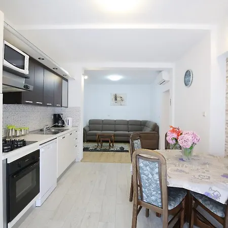 With A Parking Space - 14137